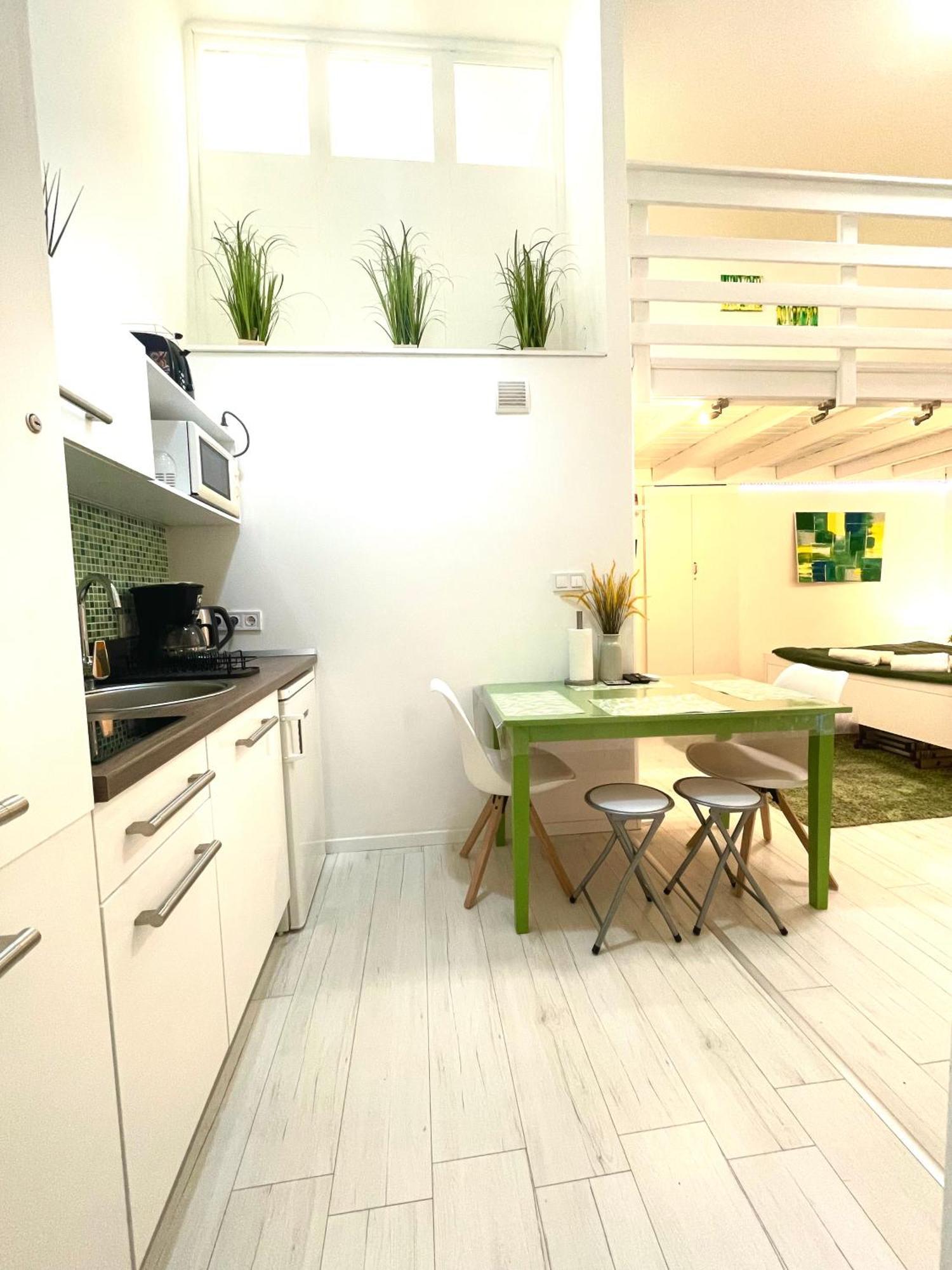 Teresian Apartment Near The Andrassy Street Free Air Conditioner Free Coffee Budapest Luaran gambar