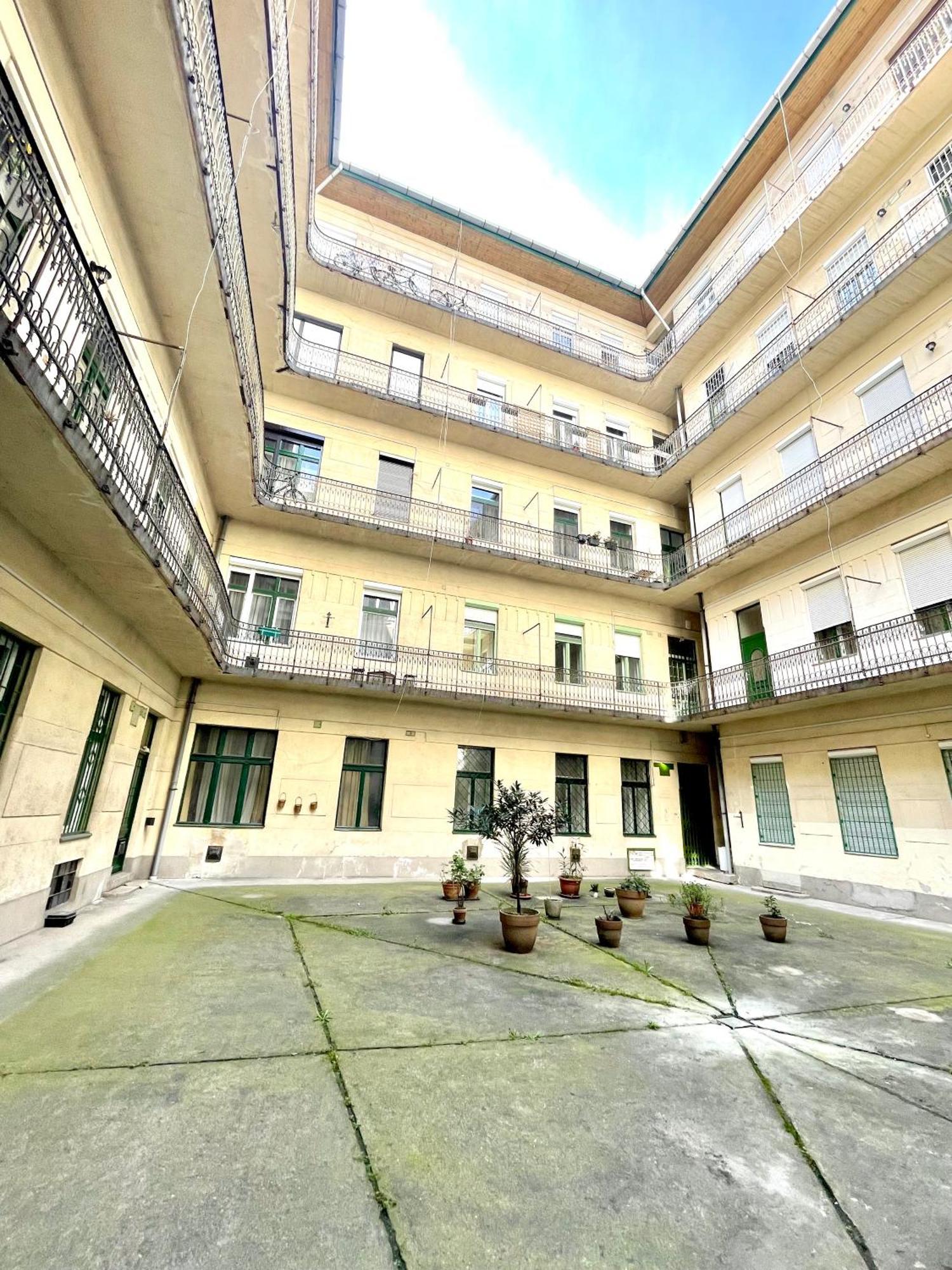Teresian Apartment Near The Andrassy Street Free Air Conditioner Free Coffee Budapest Luaran gambar